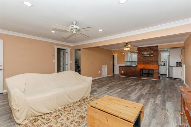 83 Brittle Lane, Hicksville, NY 11801