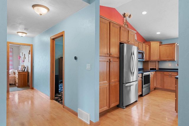 1041 SYMPHONY BOULEVARD, Neenah, WI 54956