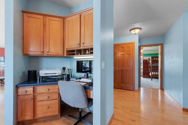 1041 SYMPHONY BOULEVARD, Neenah, WI 54956