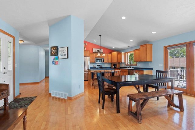 1041 SYMPHONY BOULEVARD, Neenah, WI 54956