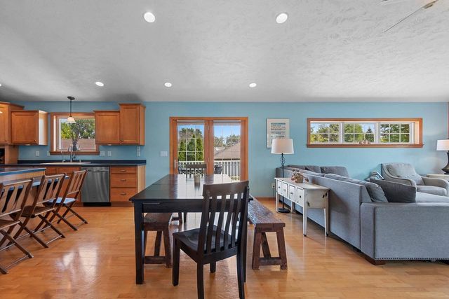 1041 SYMPHONY BOULEVARD, Neenah, WI 54956