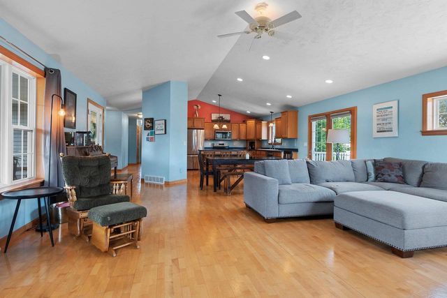 1041 SYMPHONY BOULEVARD, Neenah, WI 54956