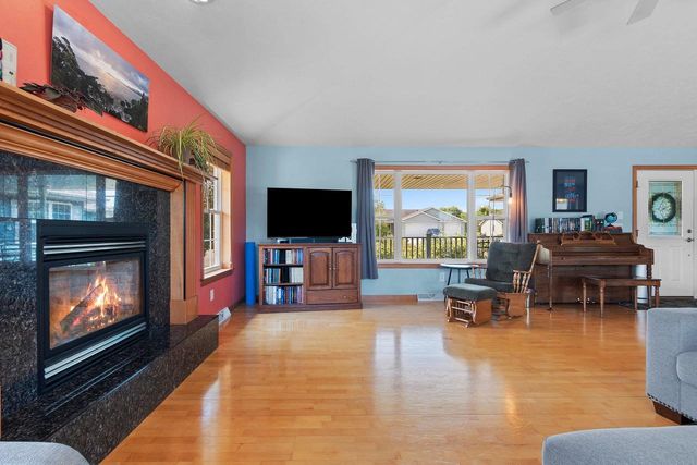 1041 SYMPHONY BOULEVARD, Neenah, WI 54956