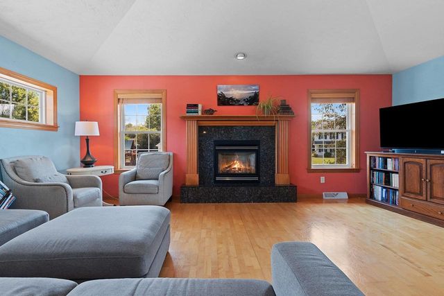 1041 SYMPHONY BOULEVARD, Neenah, WI 54956