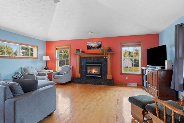 1041 SYMPHONY BOULEVARD, Neenah, WI 54956