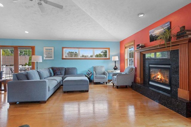 1041 SYMPHONY BOULEVARD, Neenah, WI 54956