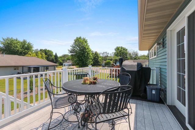1041 SYMPHONY BOULEVARD, Neenah, WI 54956
