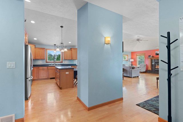 1041 SYMPHONY BOULEVARD, Neenah, WI 54956