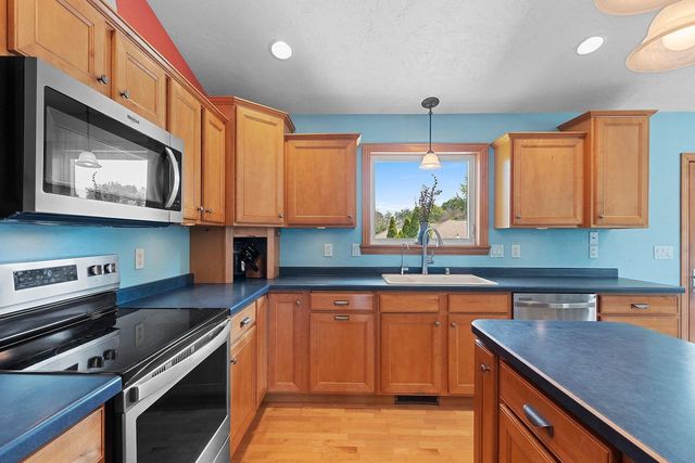 1041 SYMPHONY BOULEVARD, Neenah, WI 54956