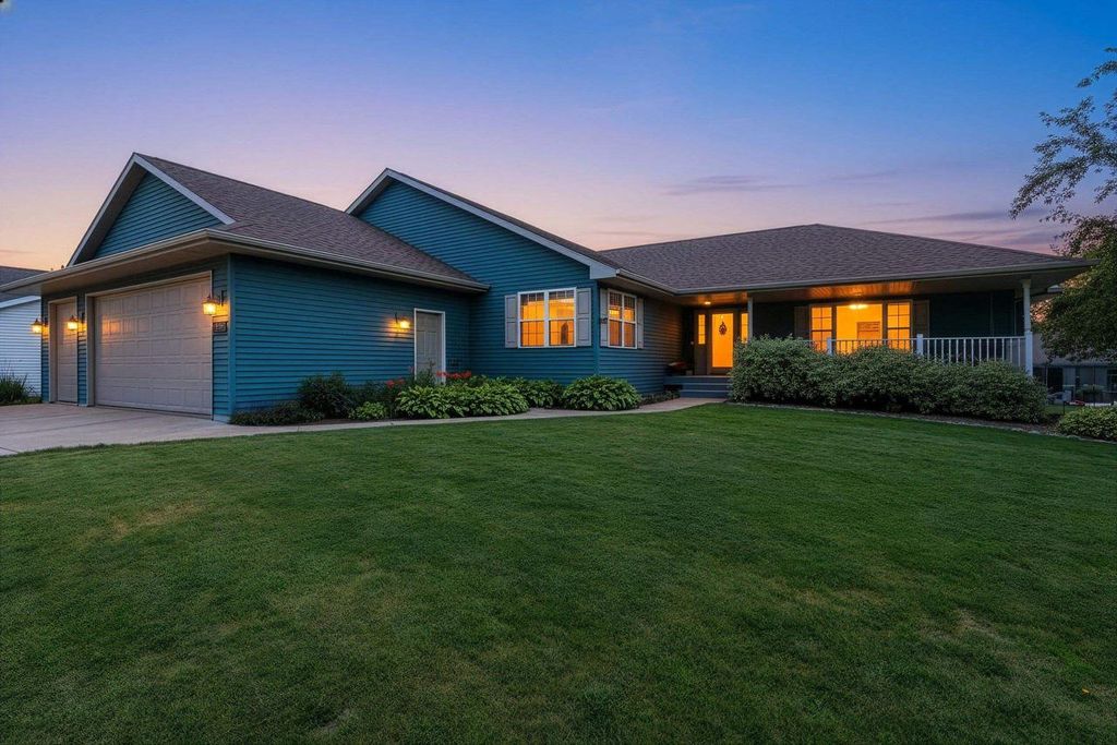1041 SYMPHONY BOULEVARD, Neenah, WI 54956