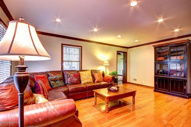 11207 Seatonville Rd, Louisville, KY 40291