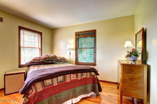 11207 Seatonville Rd, Louisville, KY 40291