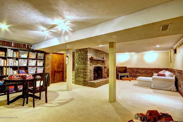 11207 Seatonville Rd, Louisville, KY 40291