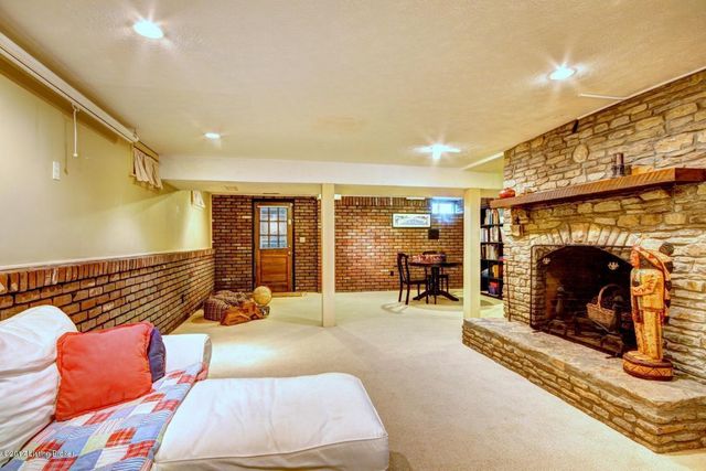 11207 Seatonville Rd, Louisville, KY 40291