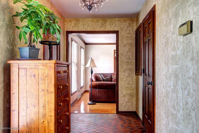11207 Seatonville Rd, Louisville, KY 40291
