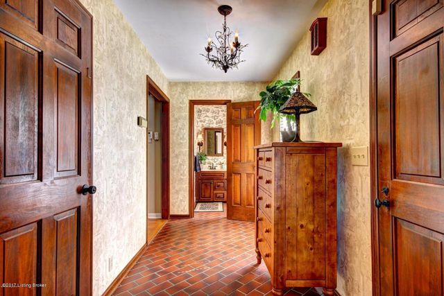 11207 Seatonville Rd, Louisville, KY 40291