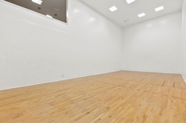 5550 Spring Valley Road H23, Dallas, TX 75254