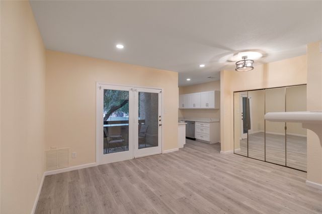 5550 Spring Valley Road H23, Dallas, TX 75254