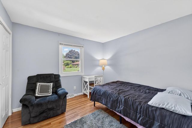8915 17th AVENUE, Kenosha, WI 53143