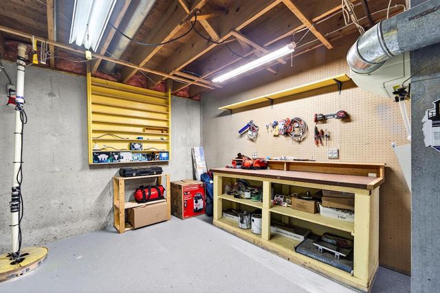 8915 17th AVENUE, Kenosha, WI 53143