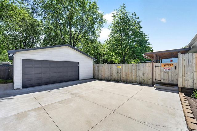 8915 17th AVENUE, Kenosha, WI 53143