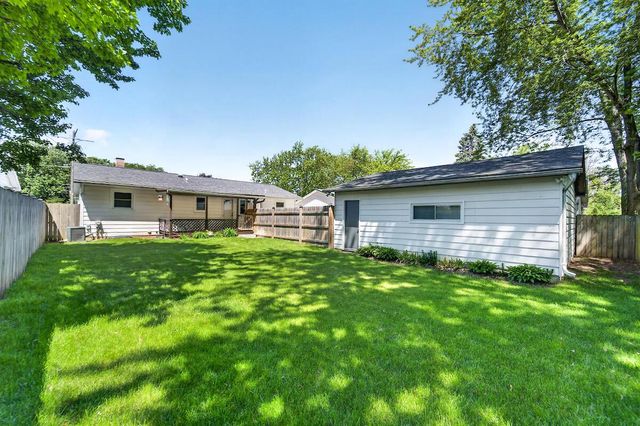 8915 17th AVENUE, Kenosha, WI 53143
