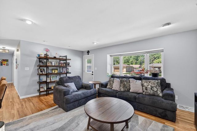 8915 17th AVENUE, Kenosha, WI 53143