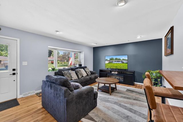 8915 17th AVENUE, Kenosha, WI 53143