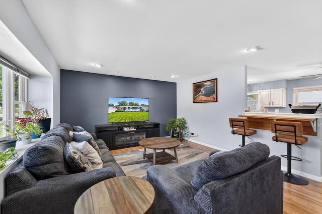 8915 17th AVENUE, Kenosha, WI 53143