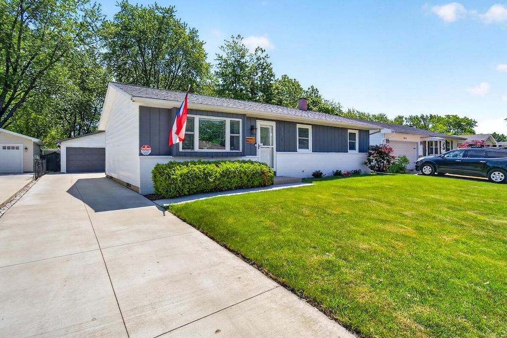 8915 17th AVENUE, Kenosha, WI 53143