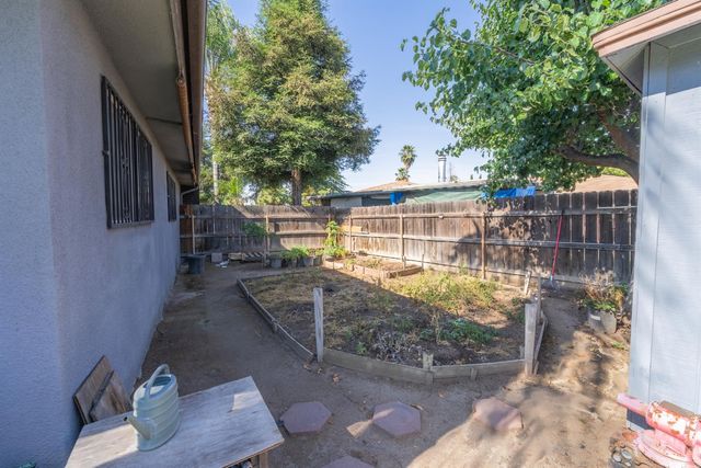 5719 E Bernadine Drive, Fresno, CA 93727