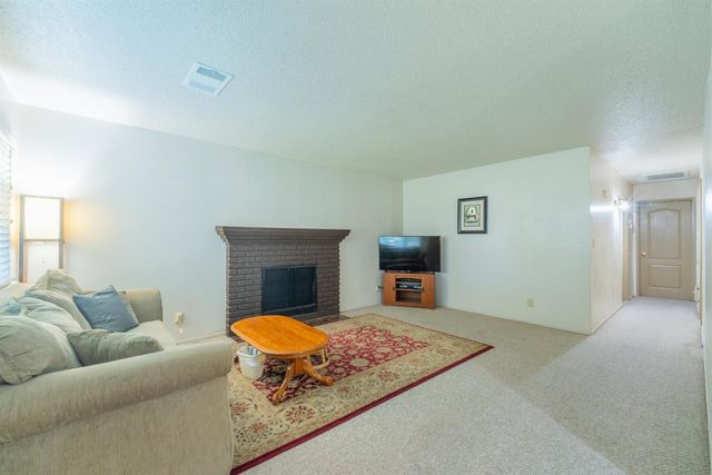 5719 E Bernadine Drive, Fresno, CA 93727