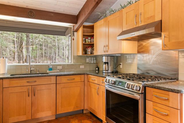 15 Sunset Walk, Enfield, NH 03748