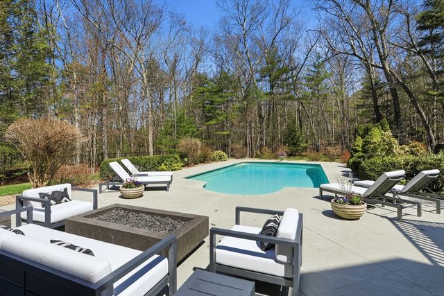3 Oak Knoll Road, Carlisle, MA 01741