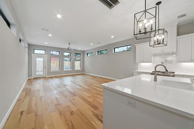 1121 E 27th Street, Houston, TX 77009