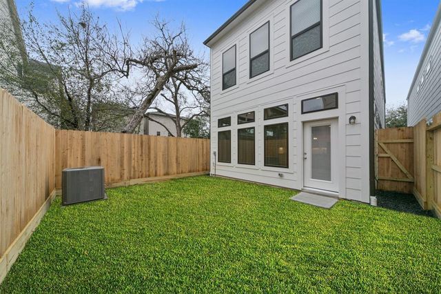 1121 E 27th Street, Houston, TX 77009