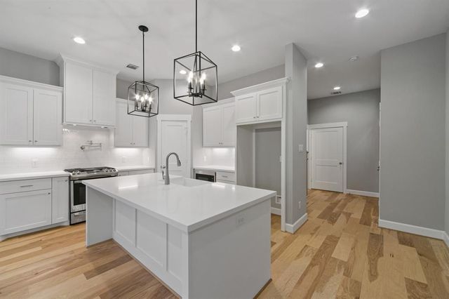 1121 E 27th Street, Houston, TX 77009