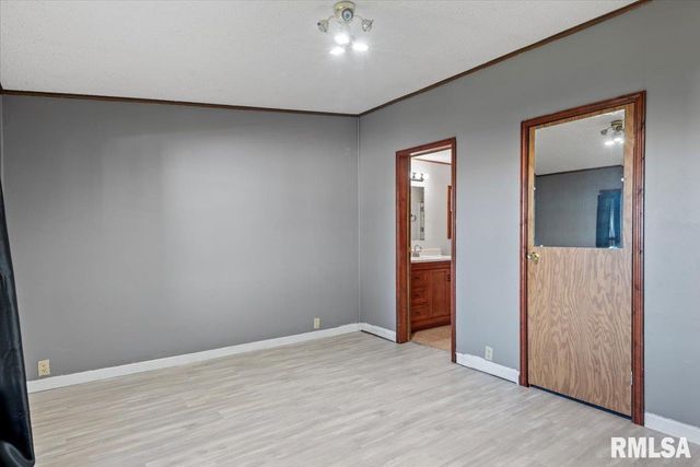 8080 Breezy Meadows Drive, Riverton, IL 62561