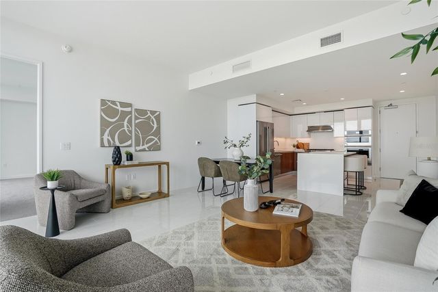 400 CENTRAL AVENUE 2008, St Petersburg, FL 33701