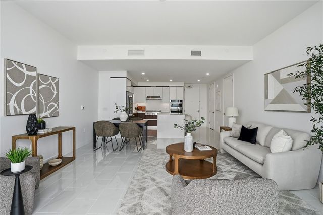 400 CENTRAL AVENUE 2008, St Petersburg, FL 33701