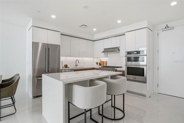 400 CENTRAL AVENUE 2008, St Petersburg, FL 33701