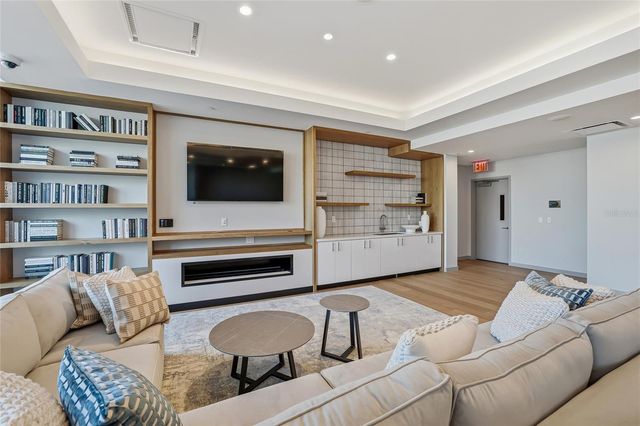 400 CENTRAL AVENUE 2008, St Petersburg, FL 33701