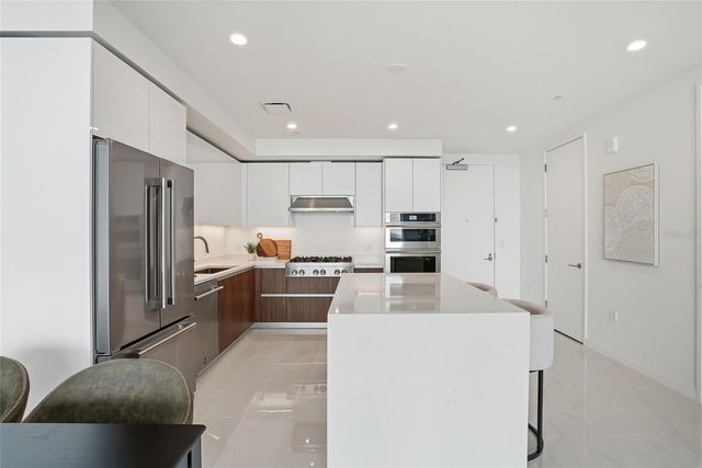 400 CENTRAL AVENUE 2008, St Petersburg, FL 33701