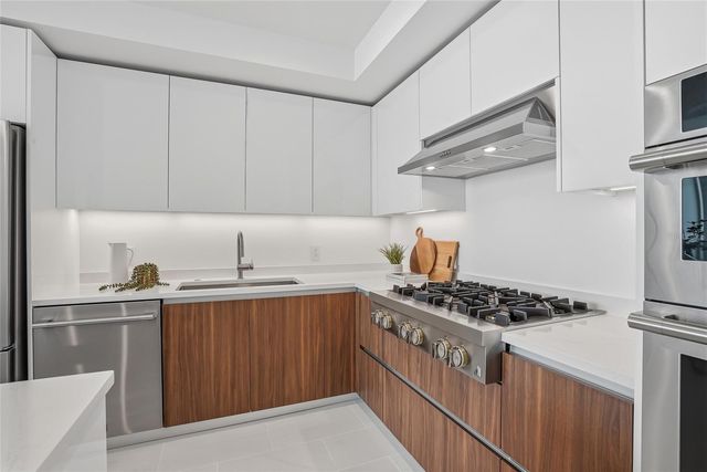 400 CENTRAL AVENUE 2008, St Petersburg, FL 33701