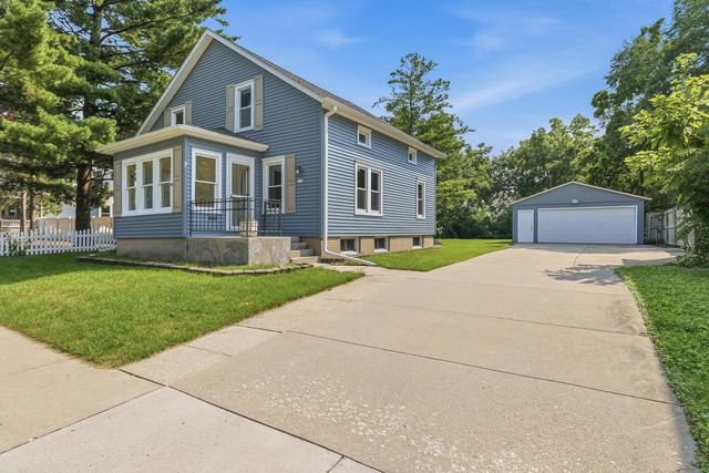 317 E Pleasant STREET, Oconomowoc, WI 53066