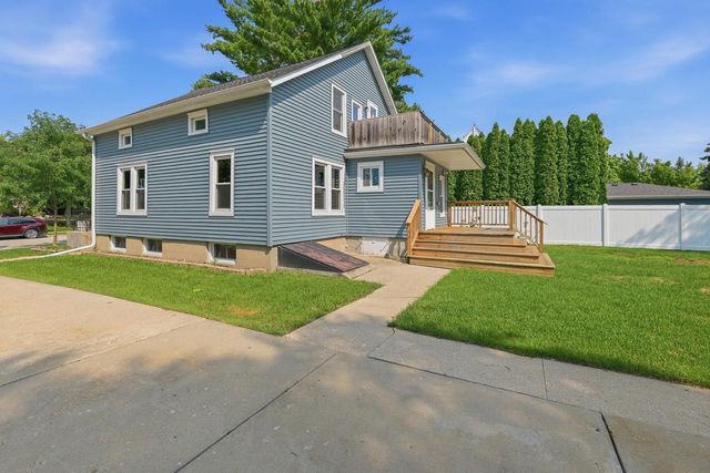 317 E Pleasant STREET, Oconomowoc, WI 53066