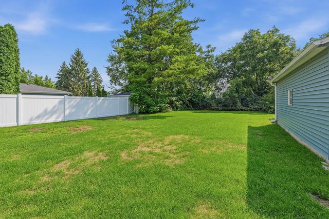 317 E Pleasant STREET, Oconomowoc, WI 53066