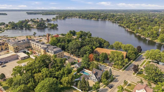 317 E Pleasant STREET, Oconomowoc, WI 53066