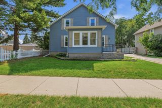 317 E Pleasant STREET, Oconomowoc, WI 53066