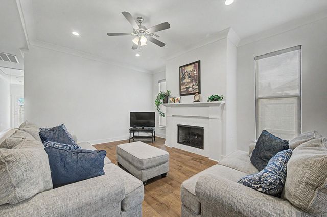 3861 Villa Michel Dr, Baton Rouge, LA 70817